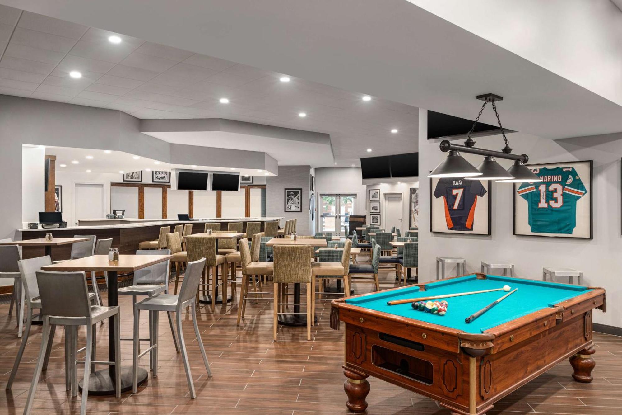 Doubletree By Hilton Fort Myers At Bell Tower Shops Eksteriør bilde
