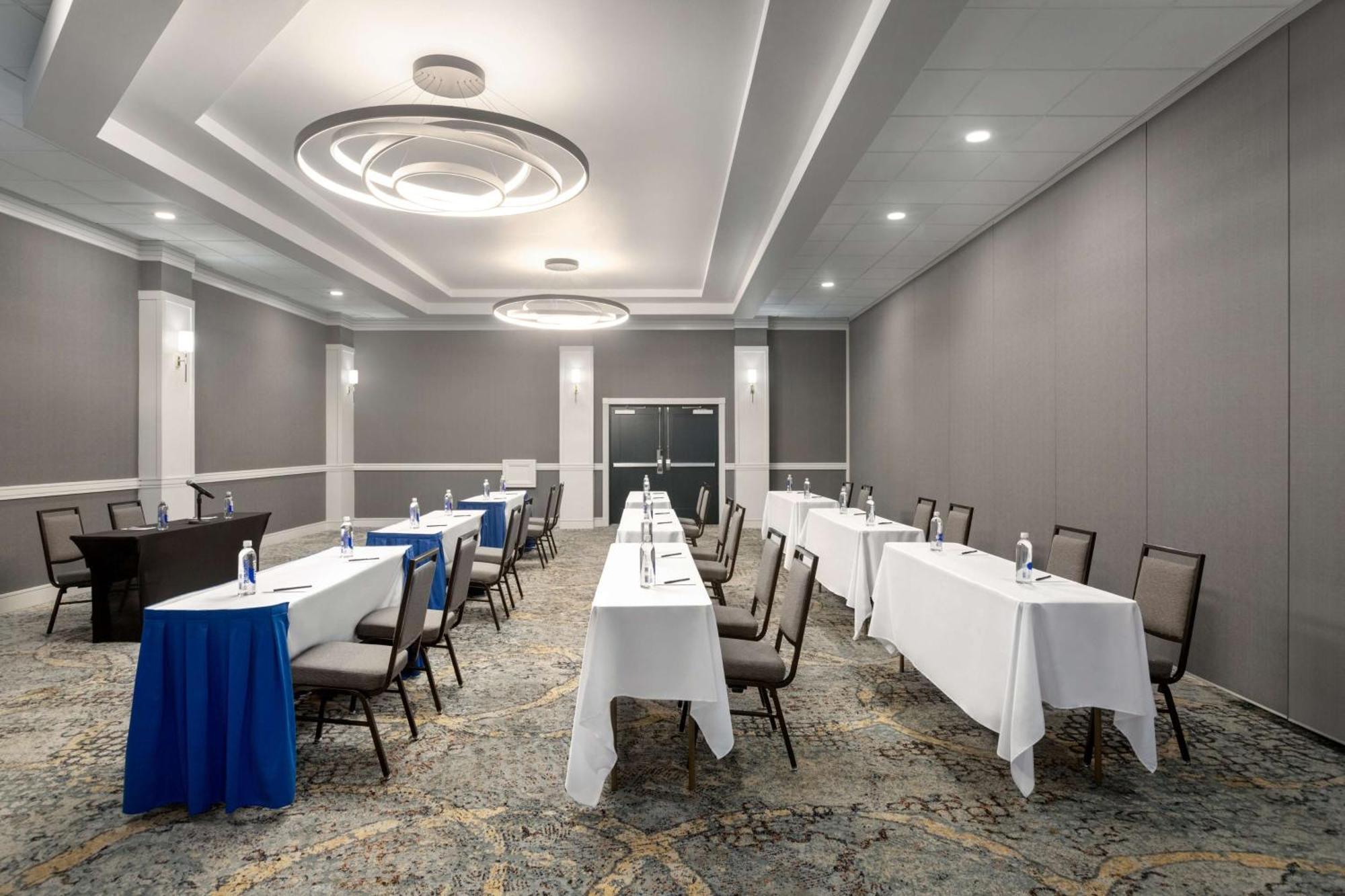 Doubletree By Hilton Fort Myers At Bell Tower Shops Eksteriør bilde