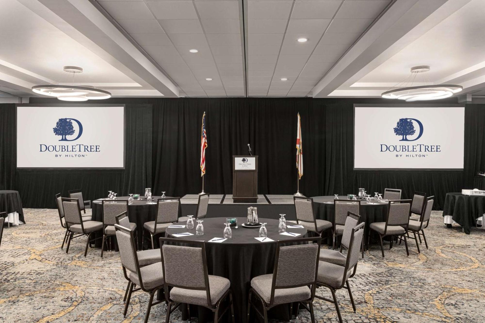 Doubletree By Hilton Fort Myers At Bell Tower Shops Eksteriør bilde