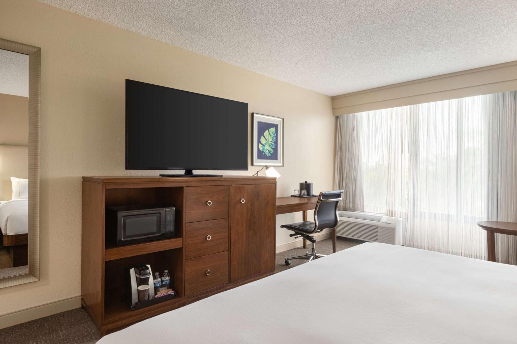 Doubletree By Hilton Fort Myers At Bell Tower Shops Eksteriør bilde