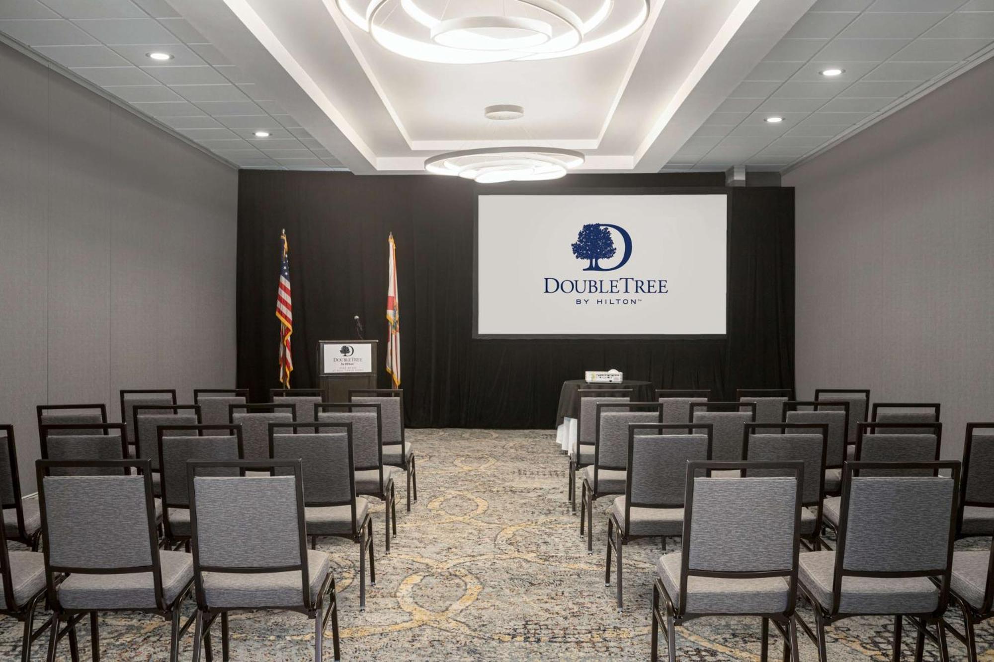 Doubletree By Hilton Fort Myers At Bell Tower Shops Eksteriør bilde