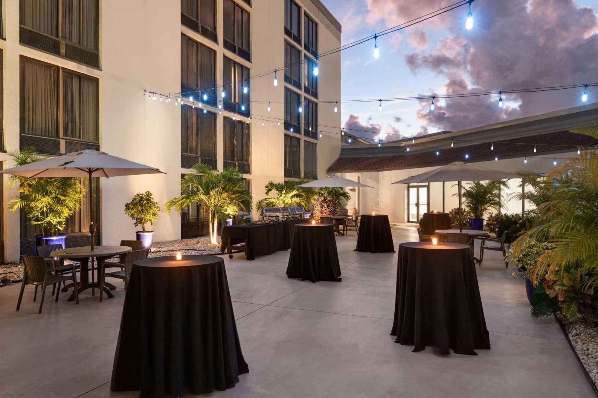 Doubletree By Hilton Fort Myers At Bell Tower Shops Eksteriør bilde