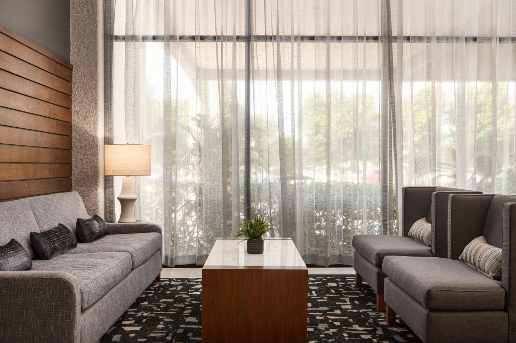 Doubletree By Hilton Fort Myers At Bell Tower Shops Eksteriør bilde