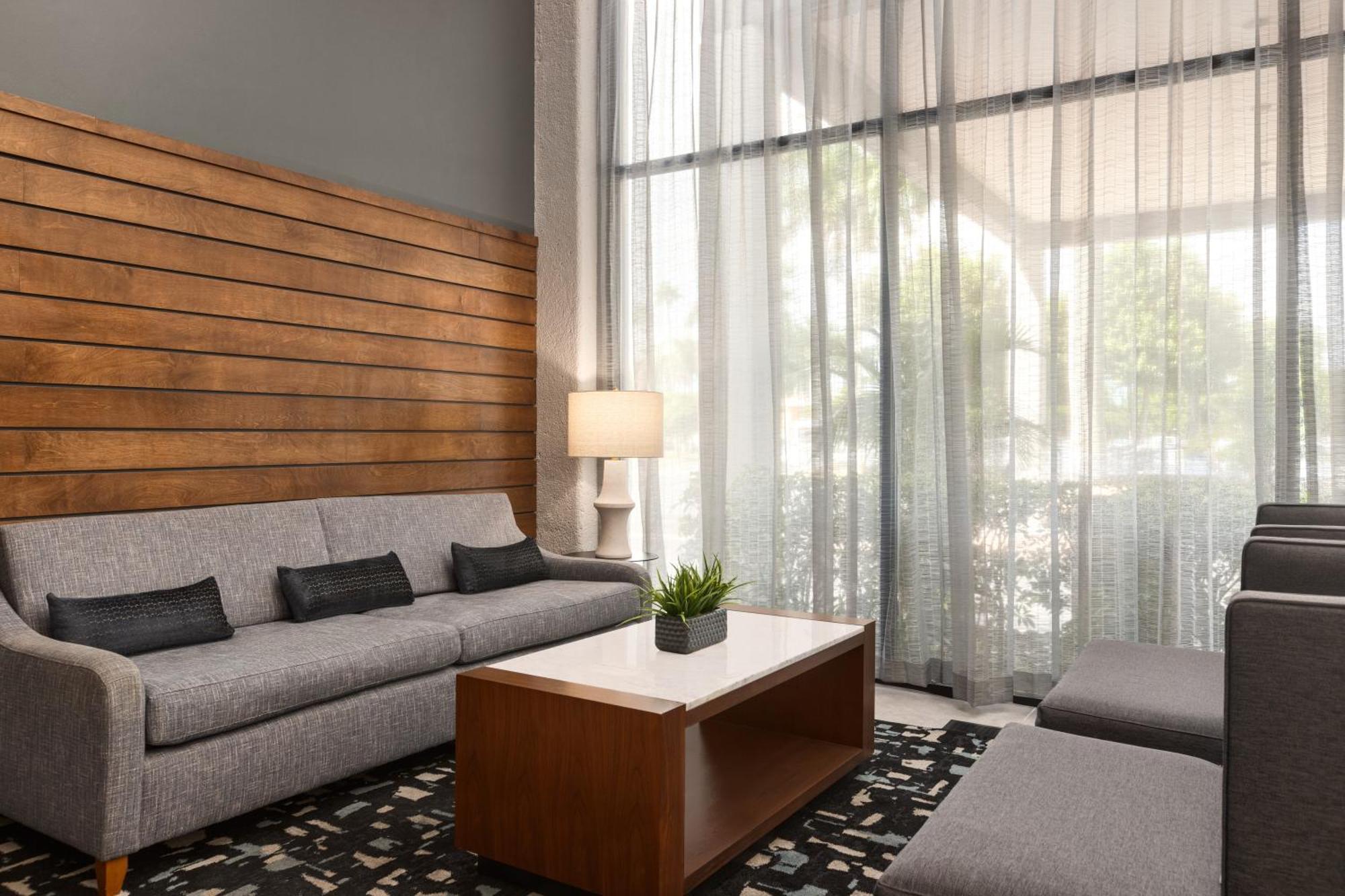 Doubletree By Hilton Fort Myers At Bell Tower Shops Eksteriør bilde