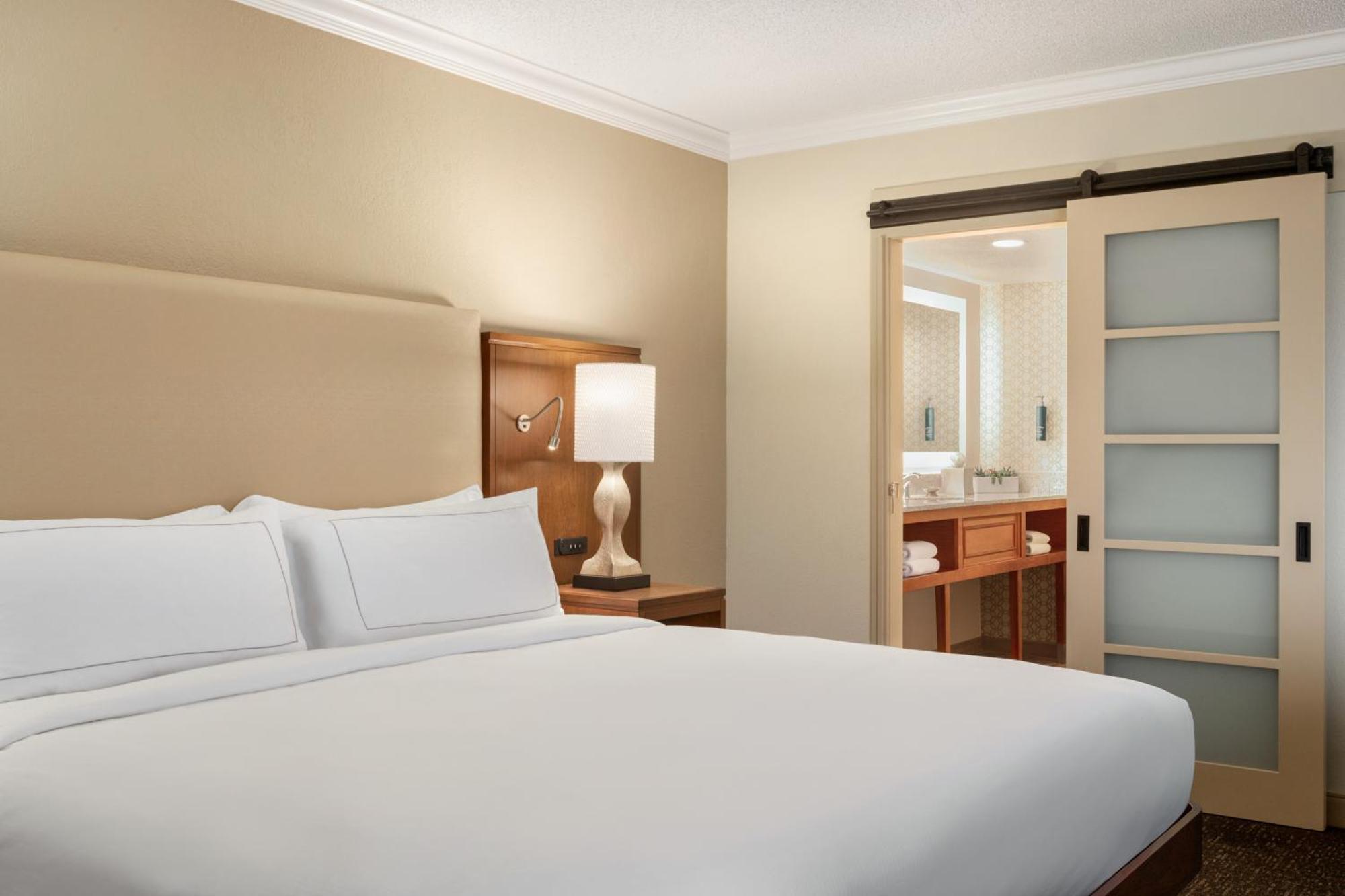 Doubletree By Hilton Fort Myers At Bell Tower Shops Eksteriør bilde